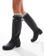 s original tall tri colour logo wellington boot in black